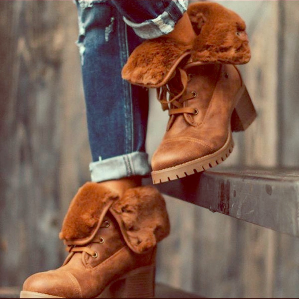 .... NWT WOMENS BROWN FUR LINED BOOTS